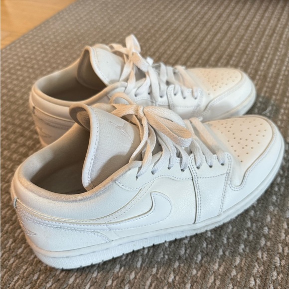 Woman’s Nike Air Jordan 1 Low Size 9 - Picture 5 of 6
